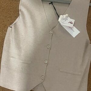 NWT pink rose Heather Oatmeal vest, summer staple, so cute :)